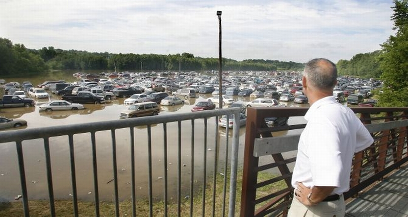 Illustration for article titled Michigan Fairground Floods, Waterlogging Hundred Of Cars